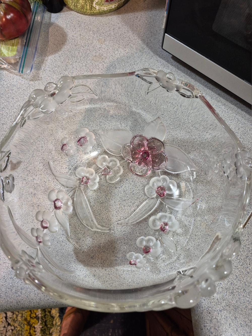 Mikasa "Bella Rosa" pink frosted glass bowl